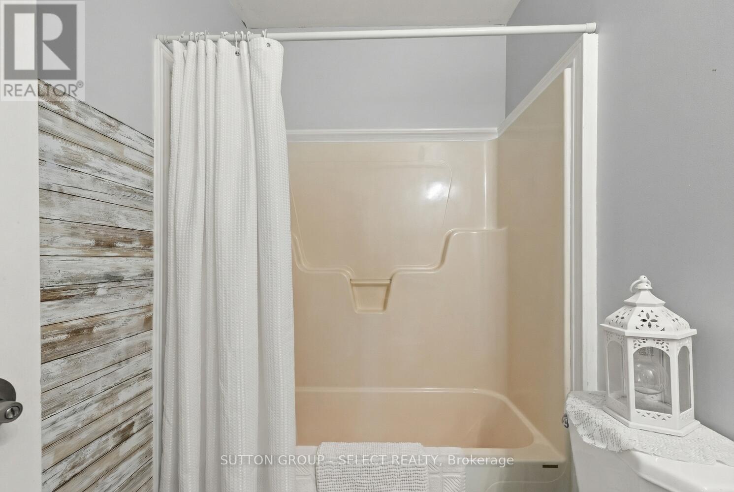 43 - 9 Ailsa Place, London South (South J), ON - Indoor Photo Showing Bathroom