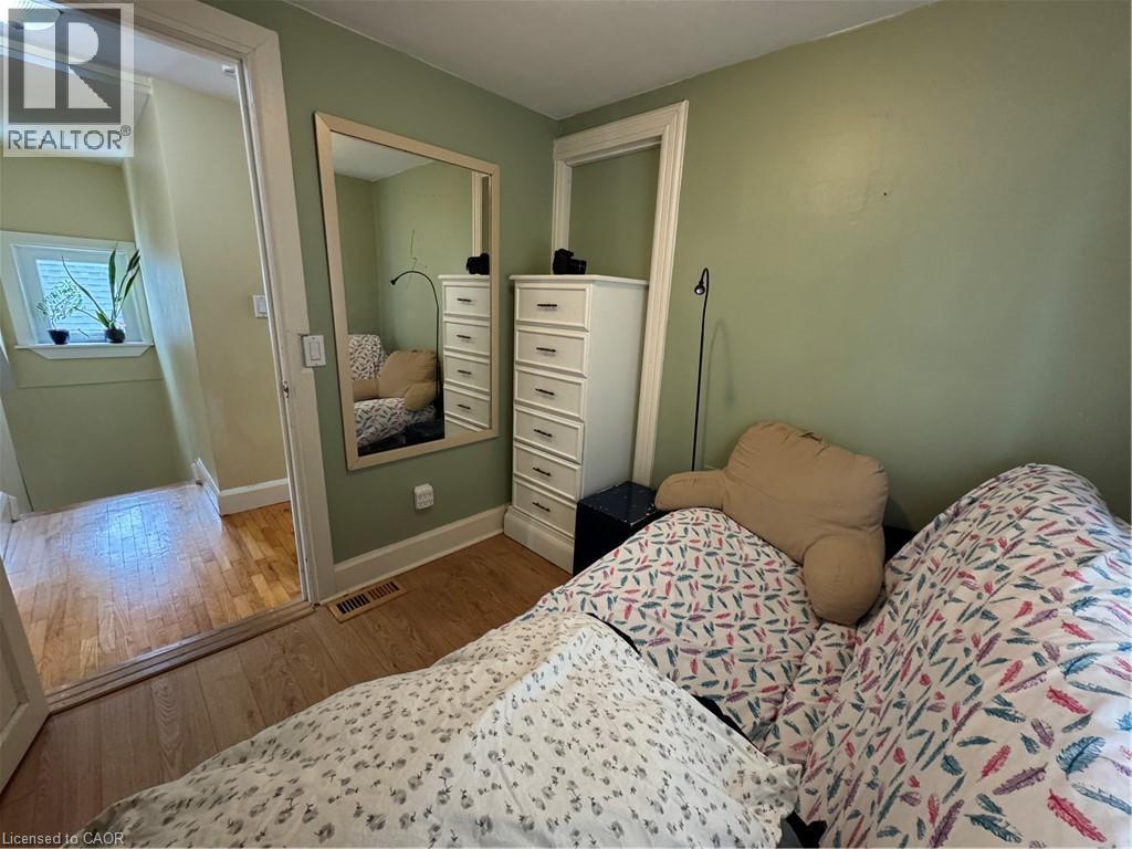344 Paisley Road, Guelph, ON - Indoor Photo Showing Bedroom