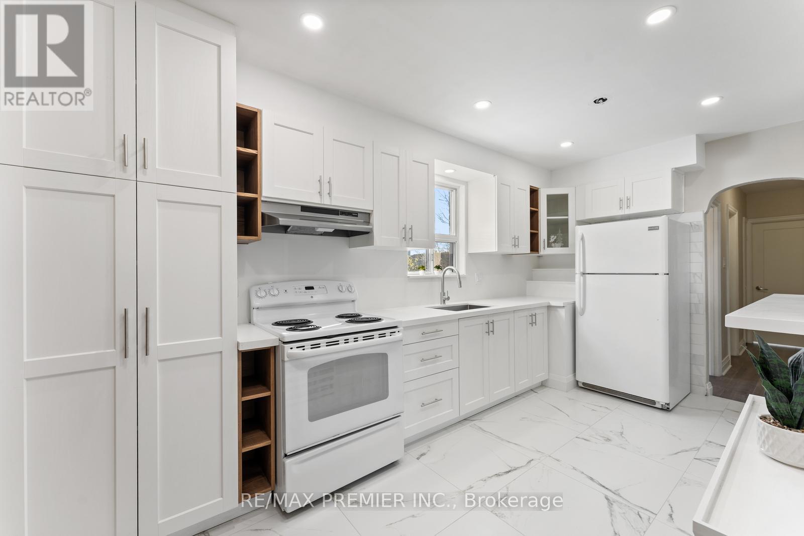 1013 Briar Hill Avenue, Toronto, ON - Indoor Photo Showing Kitchen