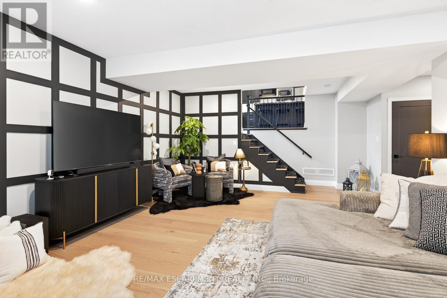 7 Waterside Drive, Hamilton, ON - Indoor