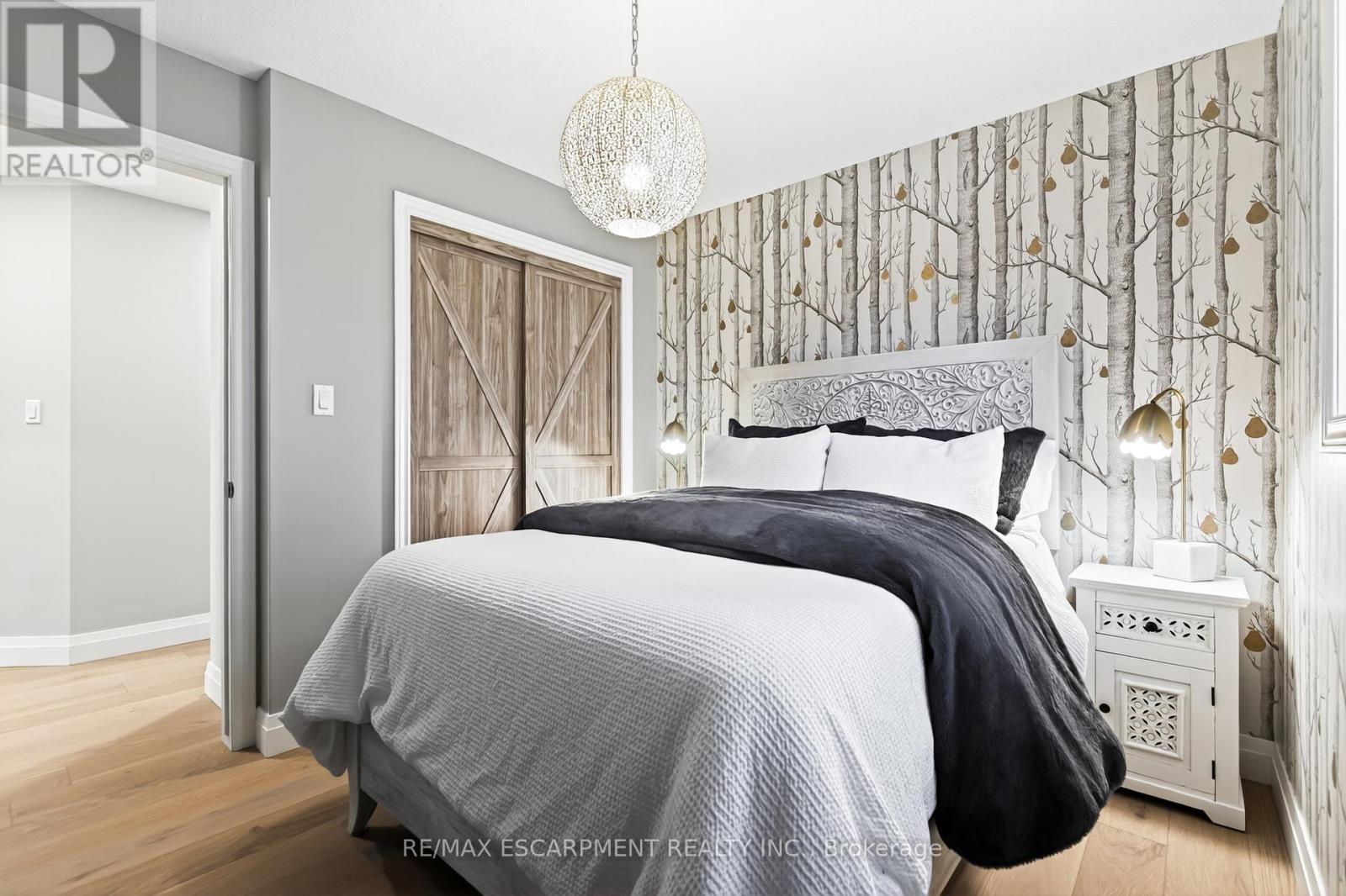 7 Waterside Drive, Hamilton, ON - Indoor Photo Showing Bedroom