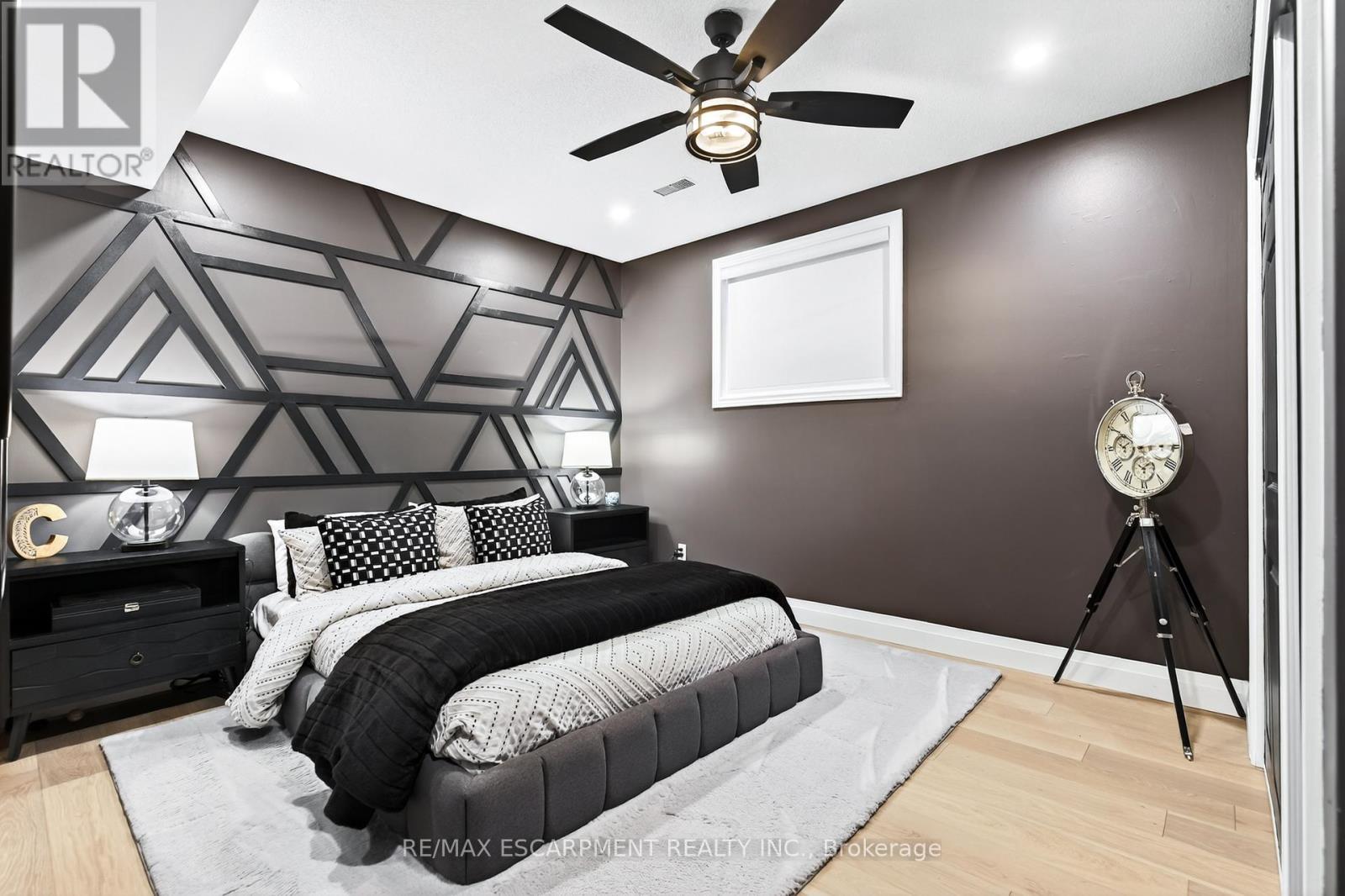 7 Waterside Drive, Hamilton, ON - Indoor Photo Showing Bedroom