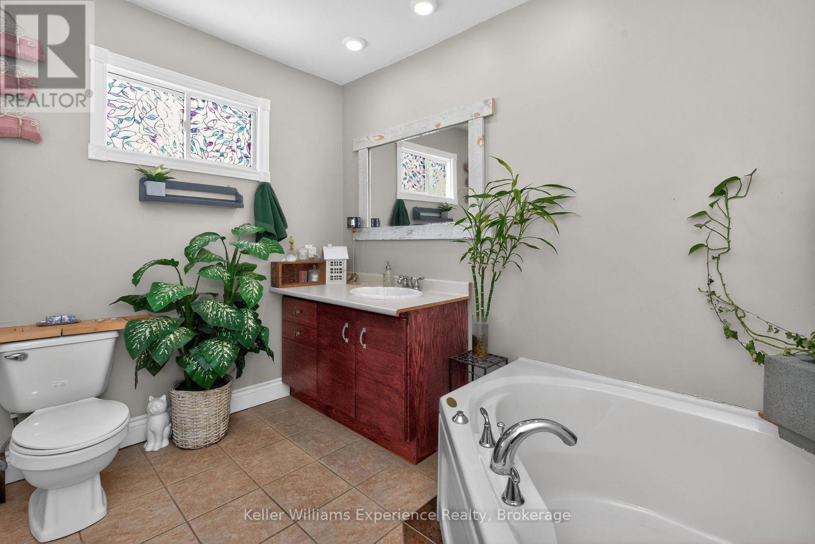 107 Pine Street, Tay (Waubaushene), ON - Indoor Photo Showing Bathroom