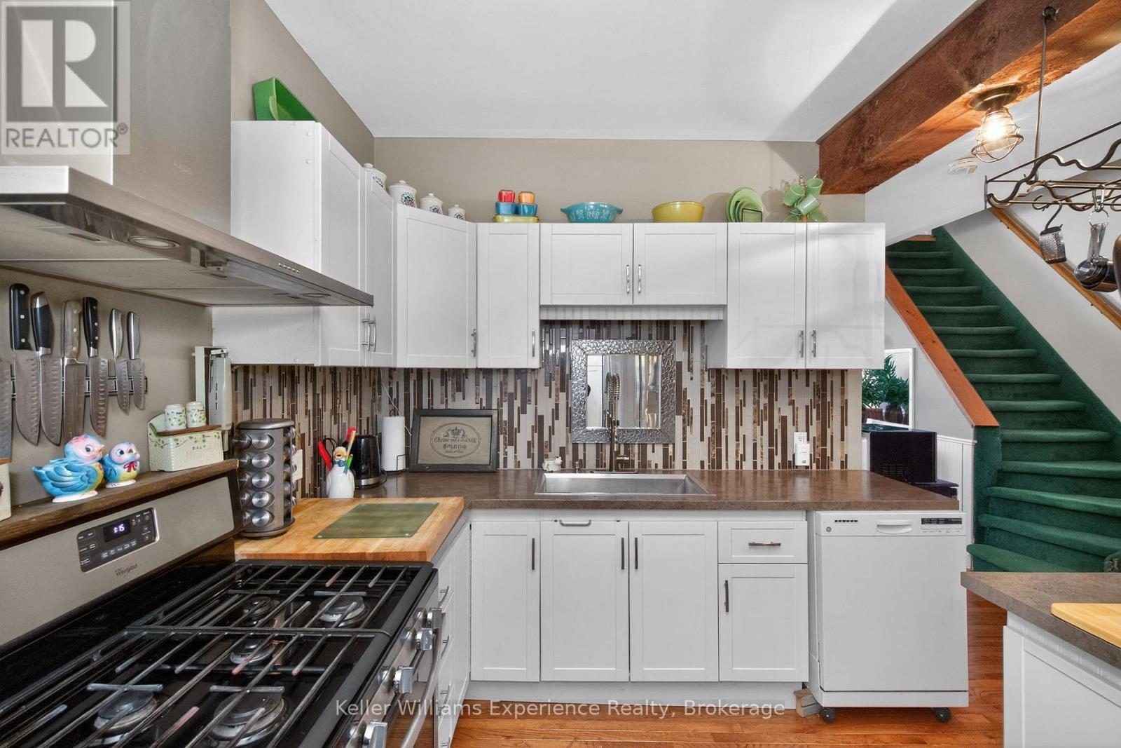 107 Pine Street, Tay (Waubaushene), ON - Indoor Photo Showing Kitchen