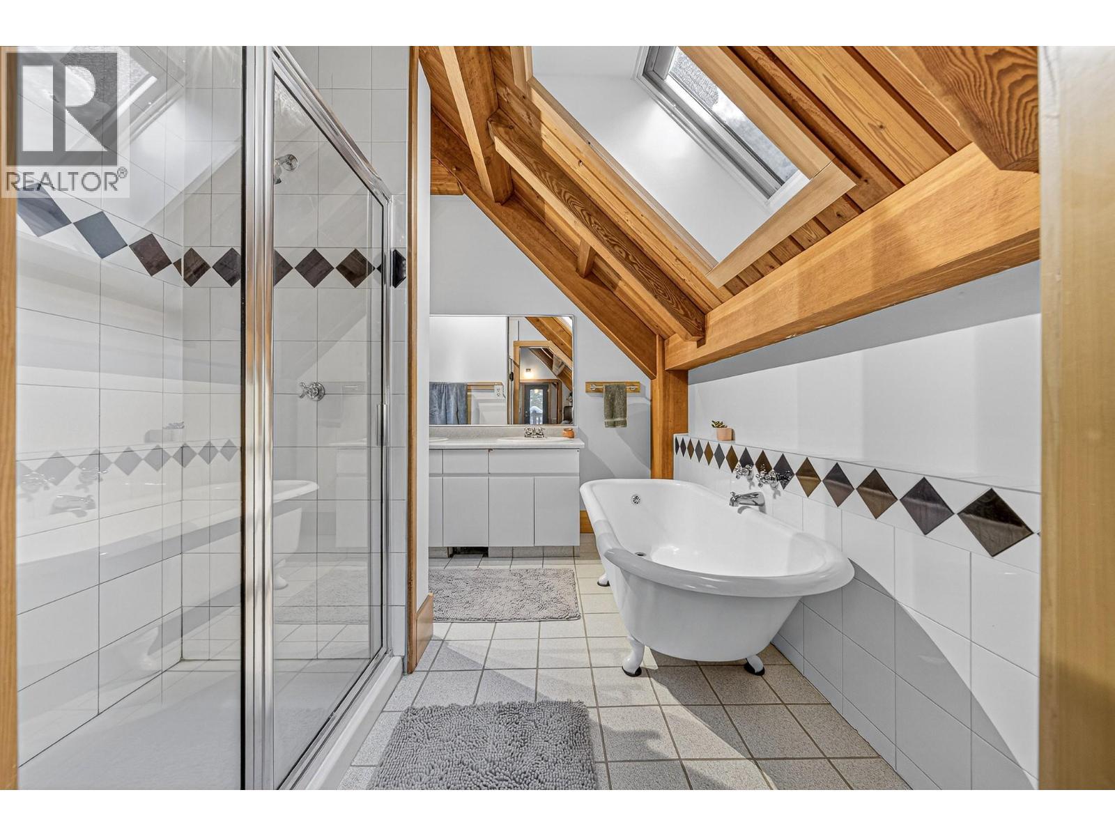 4546 Timberline Crescent, Fernie, BC - Indoor Photo Showing Bathroom