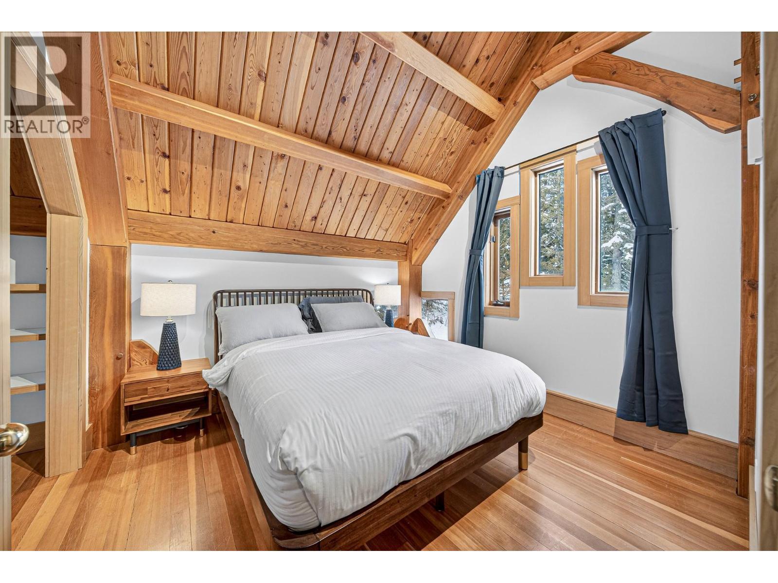 4546 Timberline Crescent, Fernie, BC - Indoor Photo Showing Bedroom