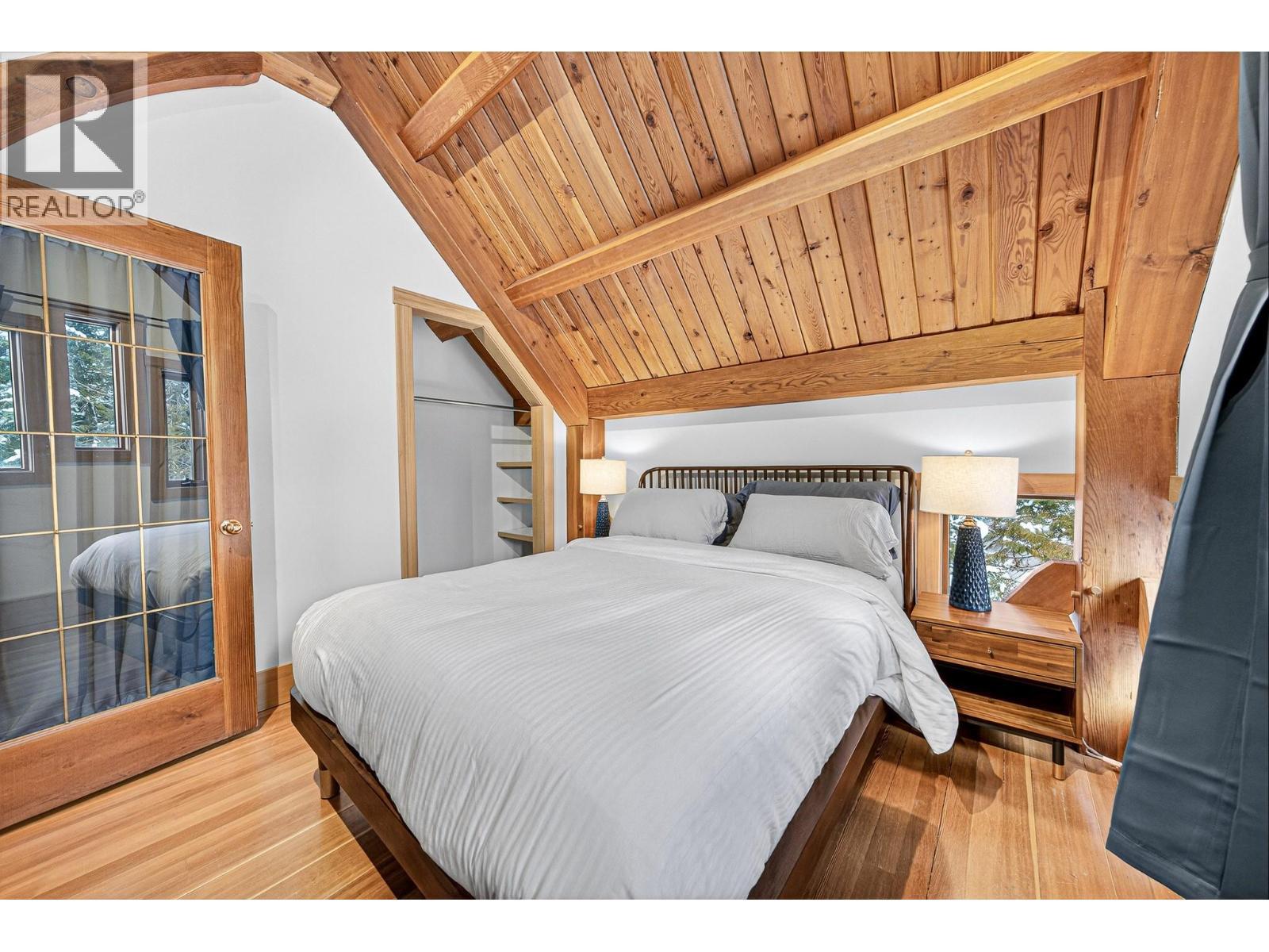 4546 Timberline Crescent, Fernie, BC - Indoor Photo Showing Bedroom