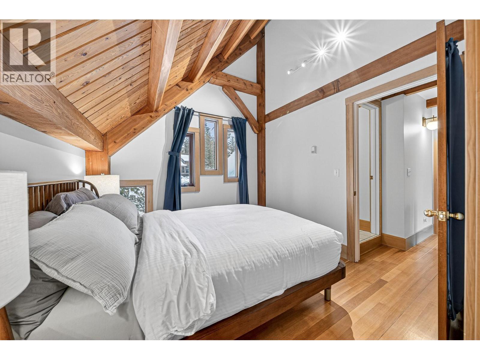 4546 Timberline Crescent, Fernie, BC - Indoor Photo Showing Bedroom