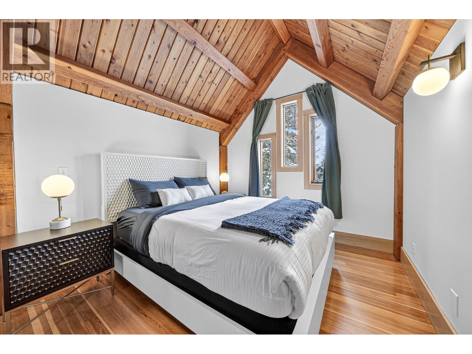 4546 Timberline Crescent, Fernie, BC - Indoor Photo Showing Bedroom