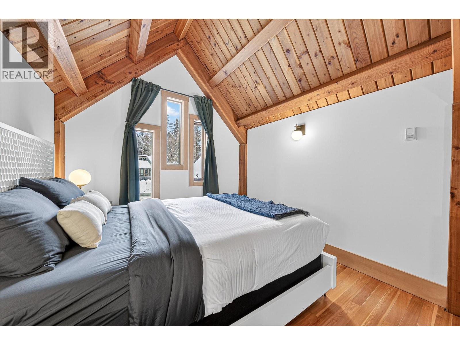 4546 Timberline Crescent, Fernie, BC - Indoor Photo Showing Bedroom