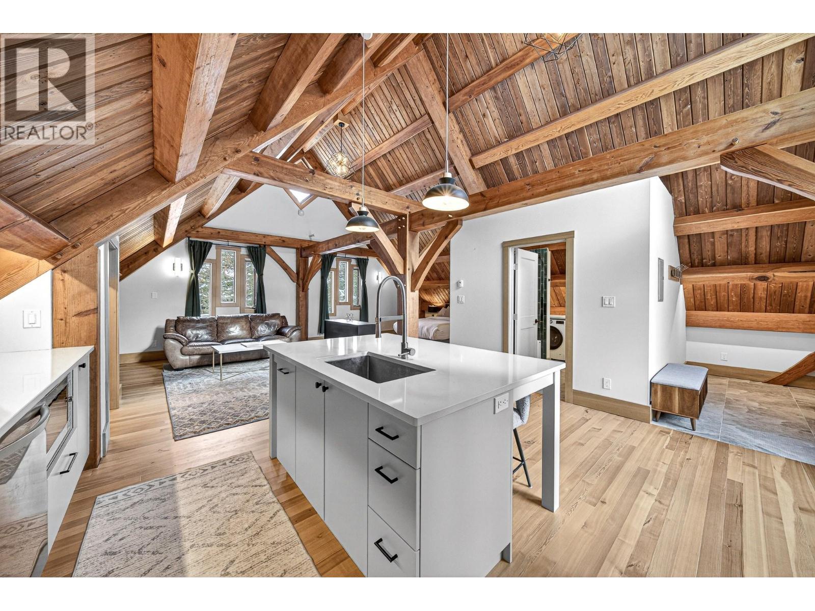 4546 Timberline Crescent, Fernie, BC - Indoor Photo Showing Kitchen