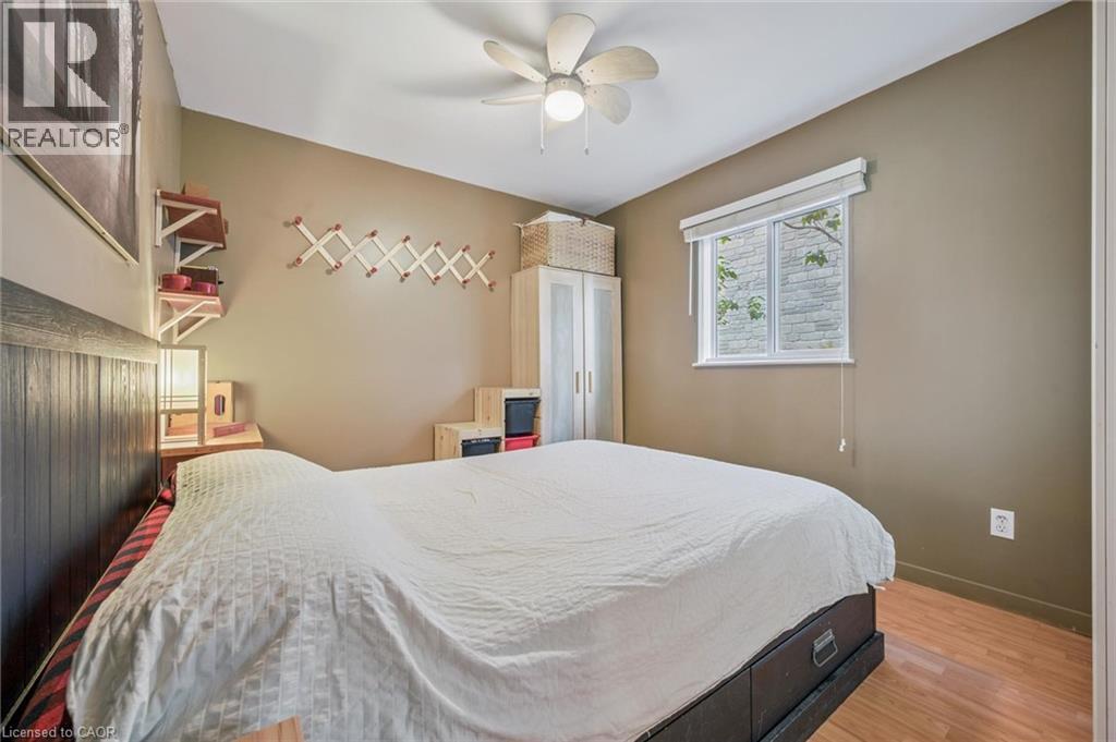 32 Holly Trail, Puslinch, ON - Indoor Photo Showing Bedroom