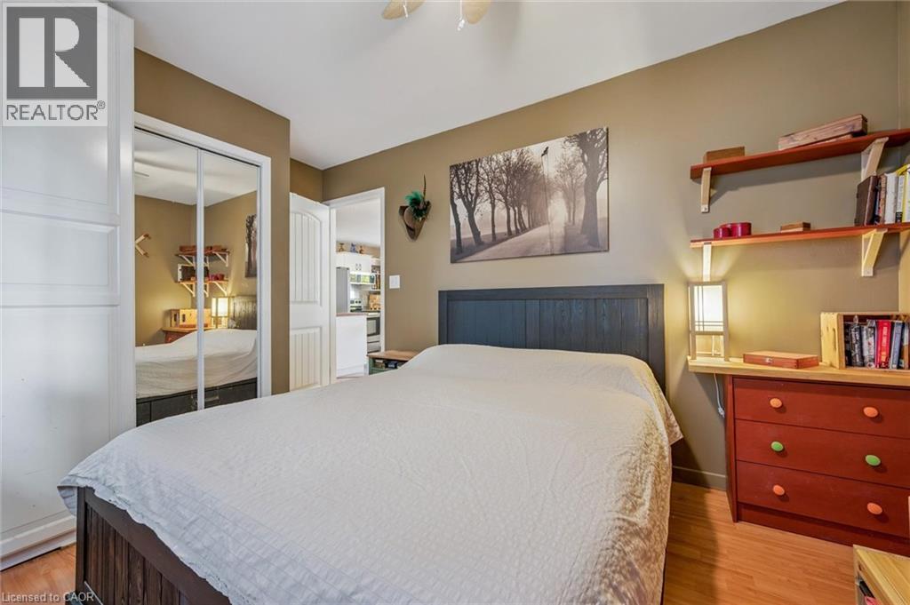 32 Holly Trail, Puslinch, ON - Indoor Photo Showing Bedroom