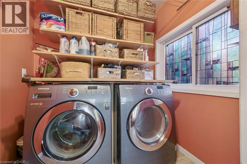 32 Holly Trail, Puslinch, ON - Indoor Photo Showing Laundry Room
