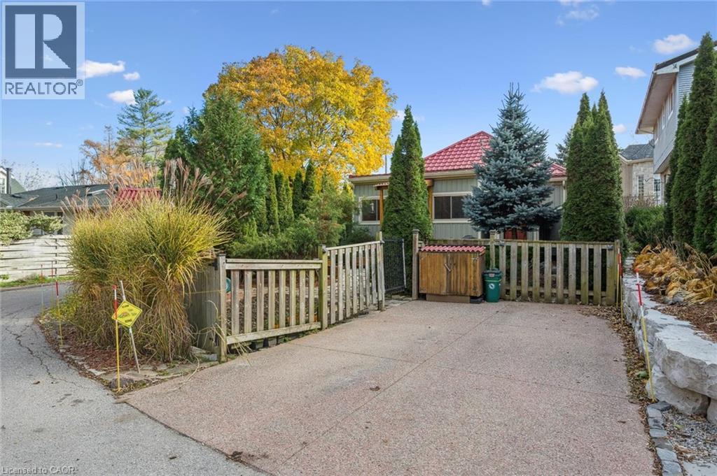 32 Holly Trail, Puslinch, ON - Outdoor