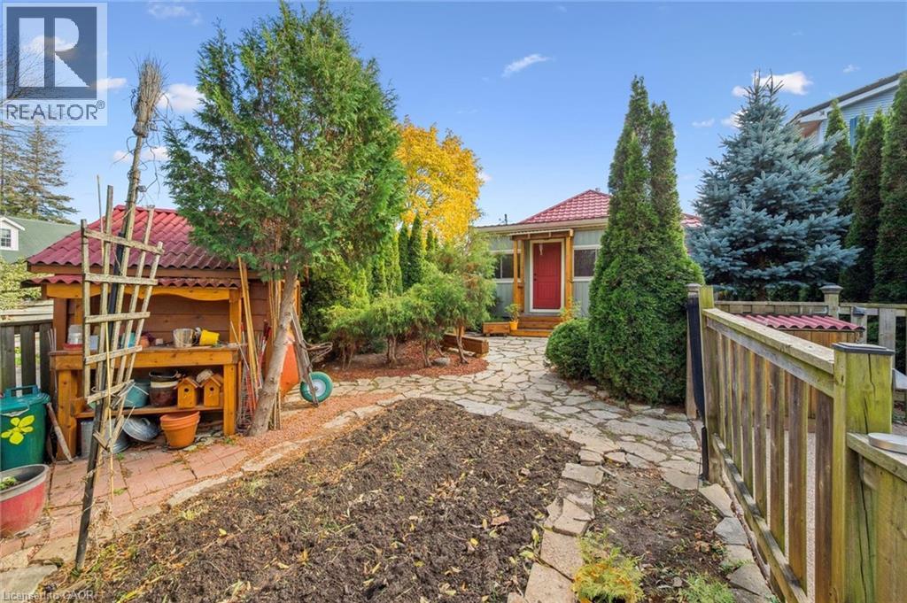 32 Holly Trail, Puslinch, ON - Outdoor