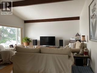 12911 Pixton Road, Lake Country, BC - Indoor Photo Showing Living Room