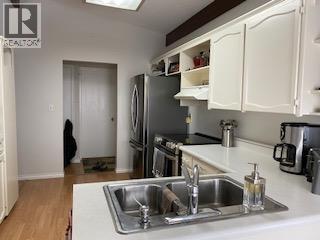 12911 Pixton Road, Lake Country, BC - Indoor Photo Showing Kitchen With Double Sink With Upgraded Kitchen