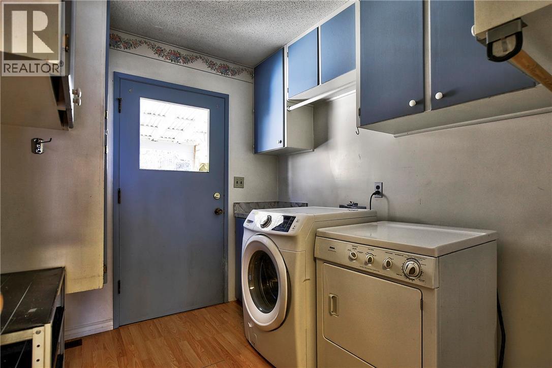 12911 Pixton Road, Lake Country, BC - Indoor Photo Showing Laundry Room