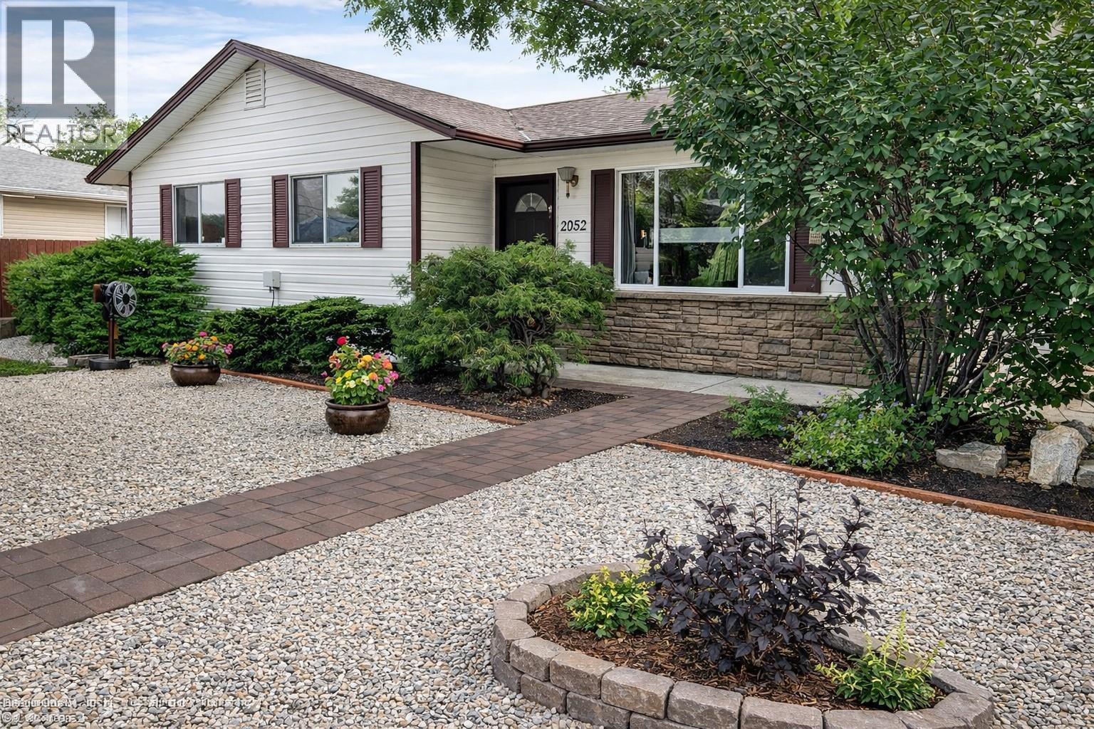 2052 Atkinson Street, Penticton, BC - Outdoor