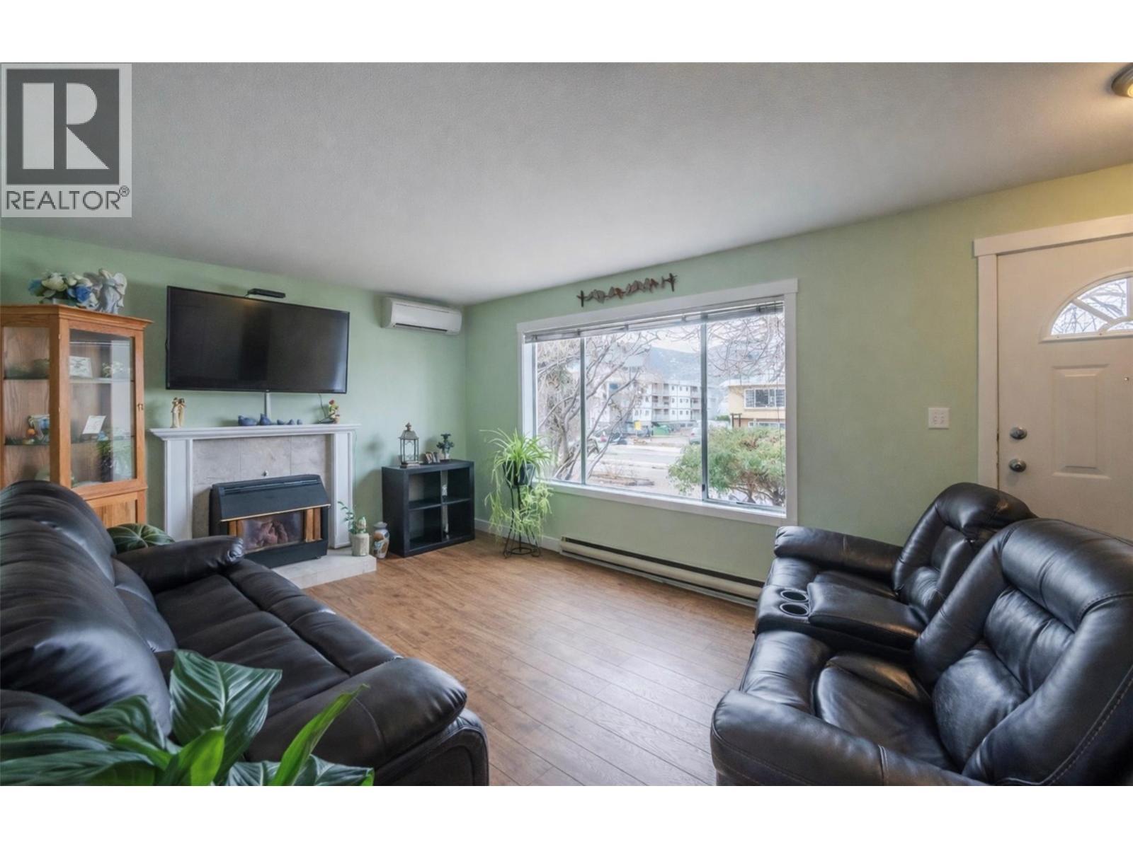 2052 Atkinson Street, Penticton, BC - Indoor Photo Showing Living Room With Fireplace