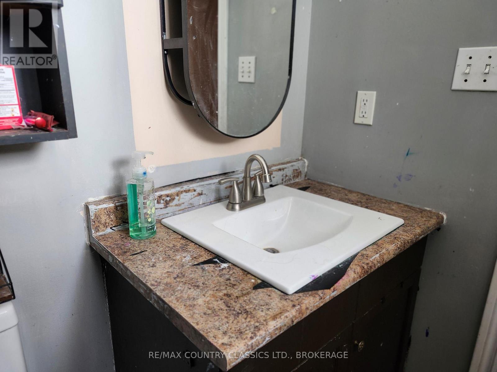 214 Addington Road 2, Addington Highlands (Addington Highlands), ON - Indoor Photo Showing Bathroom