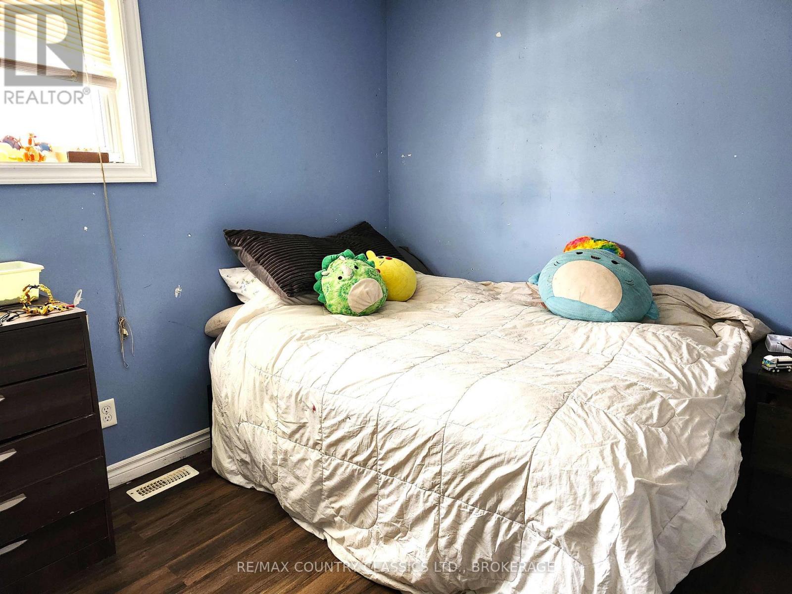 214 Addington Road 2, Addington Highlands (Addington Highlands), ON - Indoor Photo Showing Bedroom