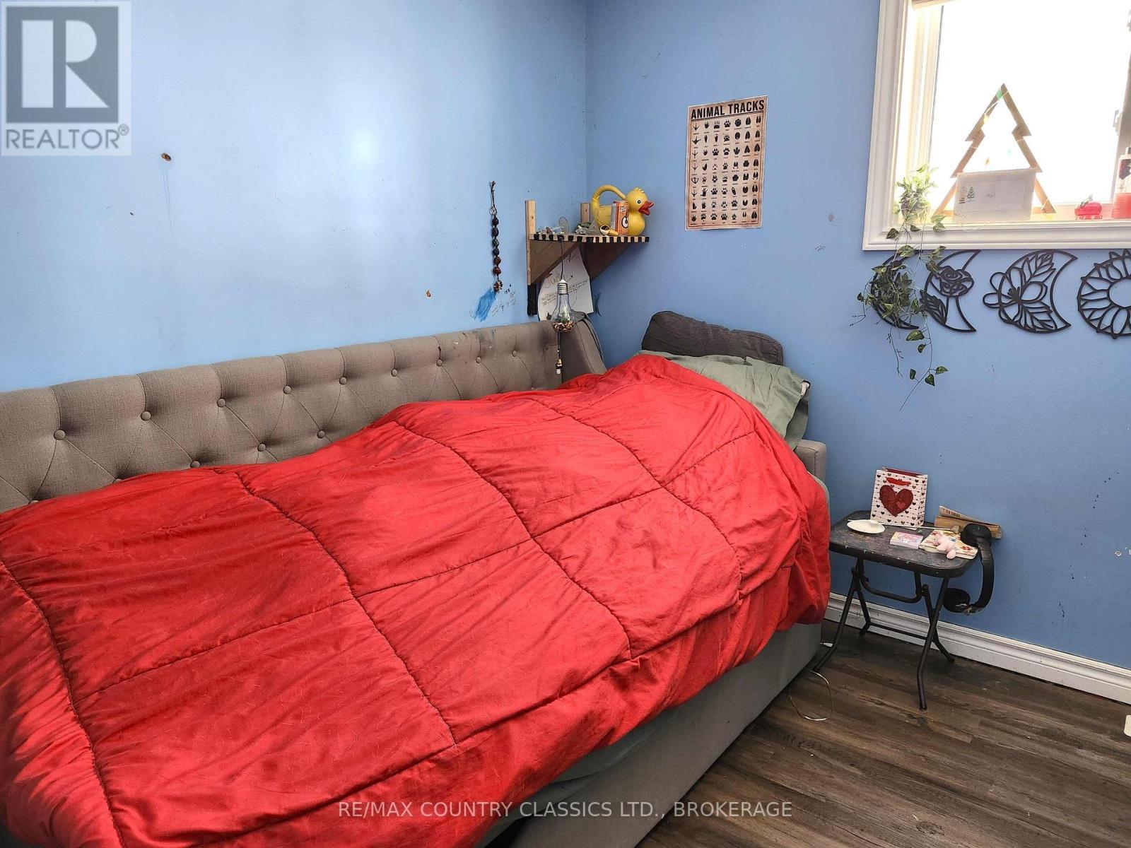 214 Addington Road 2, Addington Highlands (Addington Highlands), ON - Indoor Photo Showing Bedroom