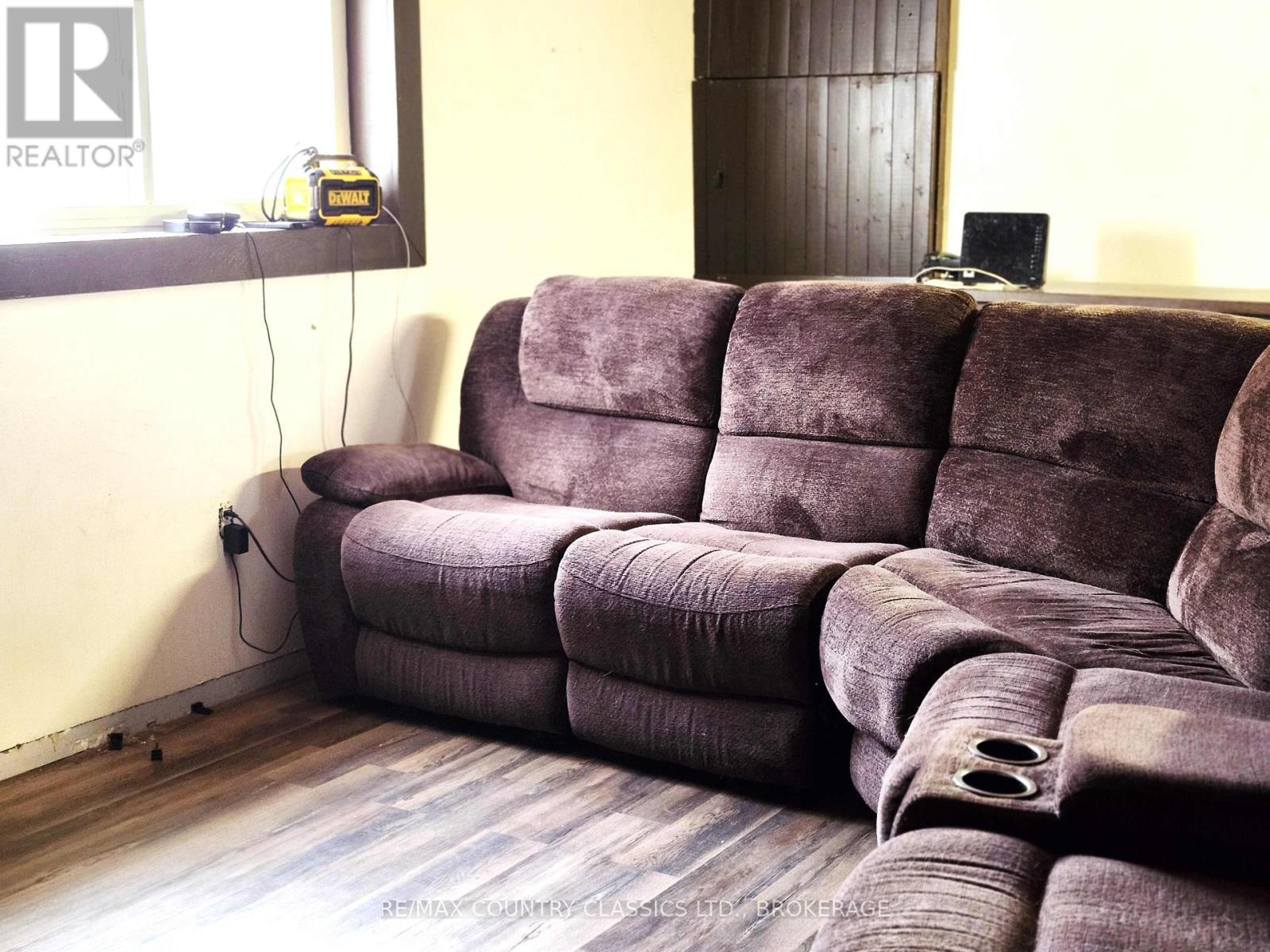 214 Addington Road 2, Addington Highlands (Addington Highlands), ON - Indoor Photo Showing Living Room