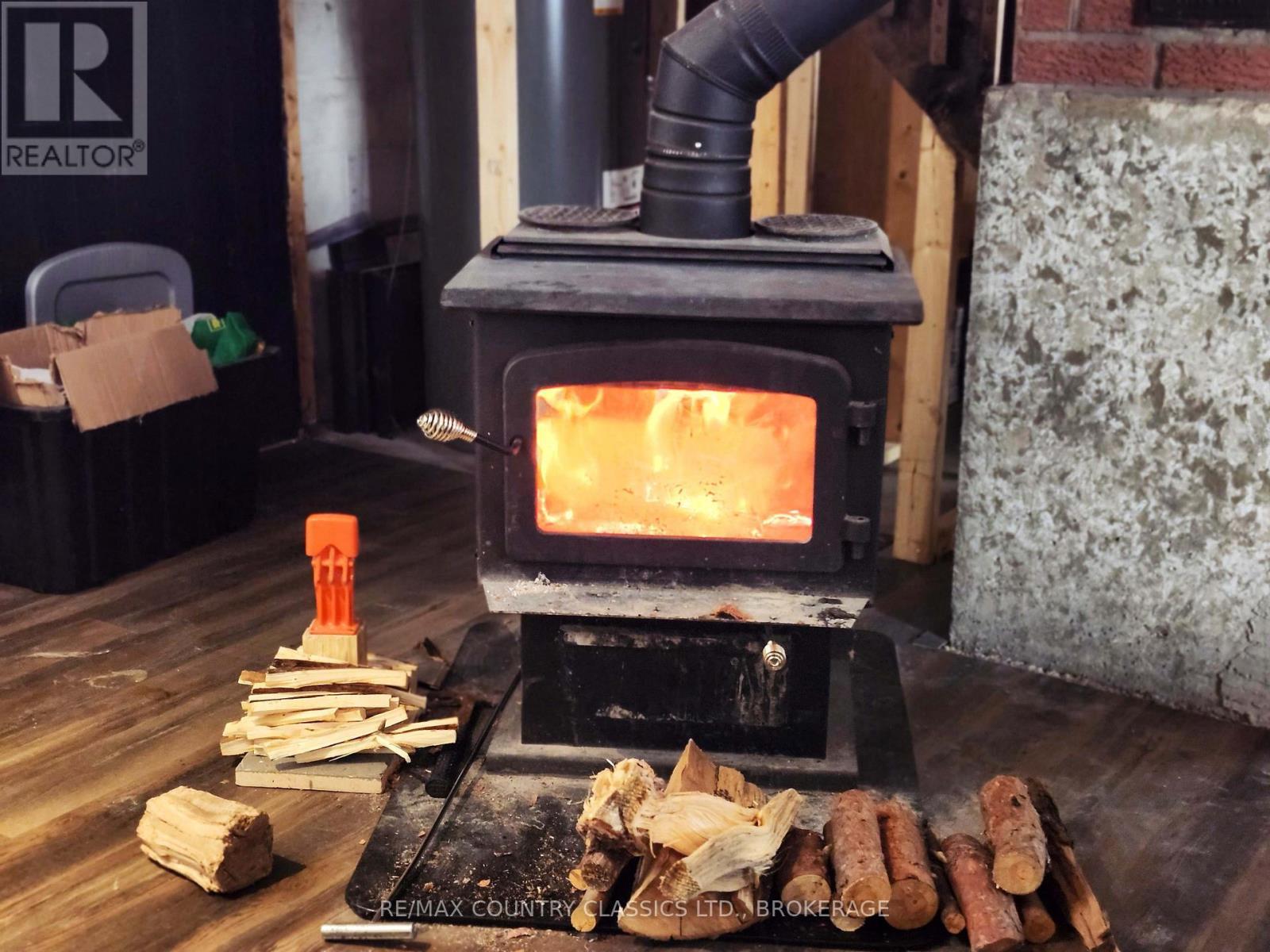 214 Addington Road 2, Addington Highlands (Addington Highlands), ON - Indoor Photo Showing Living Room With Fireplace