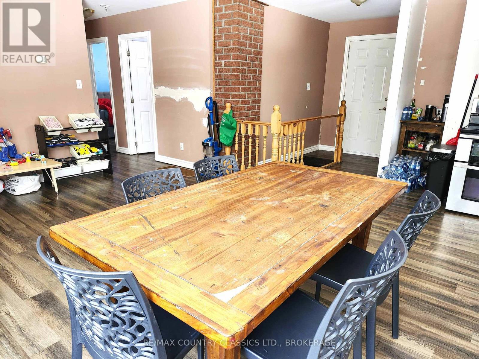 214 Addington Road 2, Addington Highlands (Addington Highlands), ON - Indoor Photo Showing Dining Room