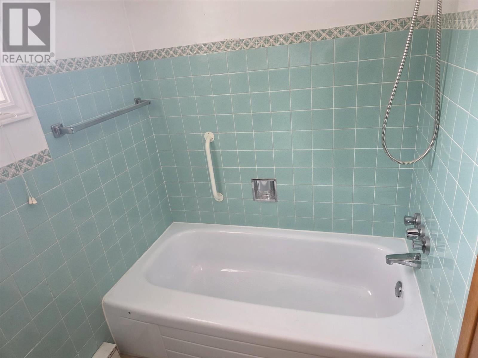 611 Brunswick Ave, Sault Ste. Marie, ON - Indoor Photo Showing Bathroom