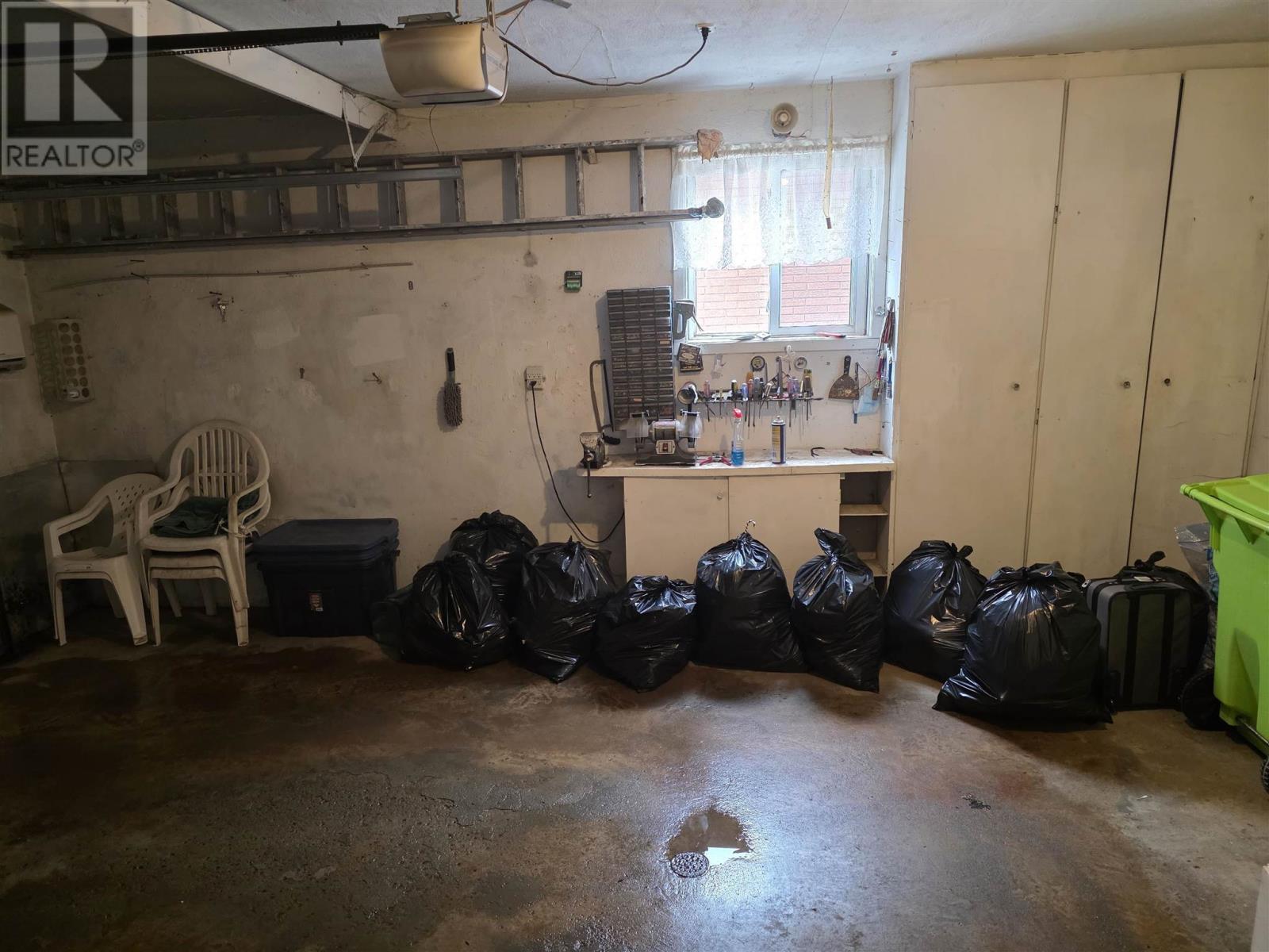 611 Brunswick Ave, Sault Ste. Marie, ON - Indoor Photo Showing Garage