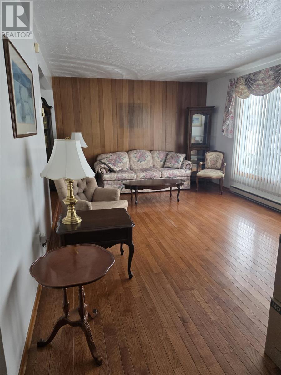 611 Brunswick Ave, Sault Ste. Marie, ON - Indoor