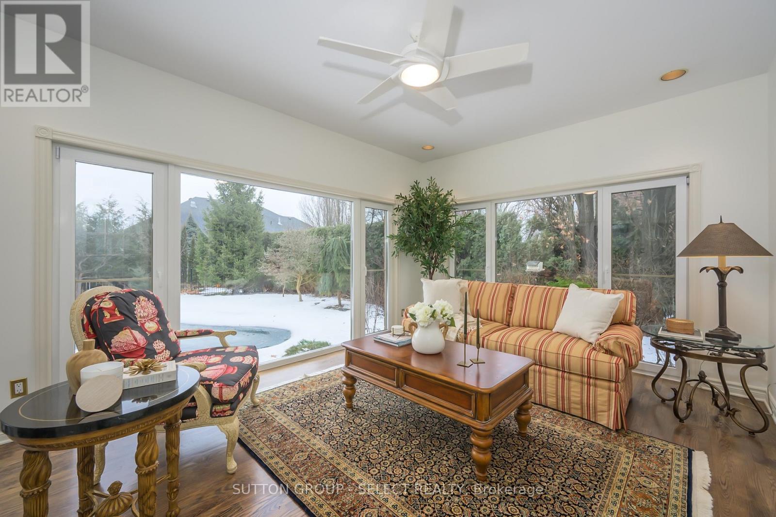 95 Highland Woods Court, London South (South P), ON - Indoor Photo Showing Living Room