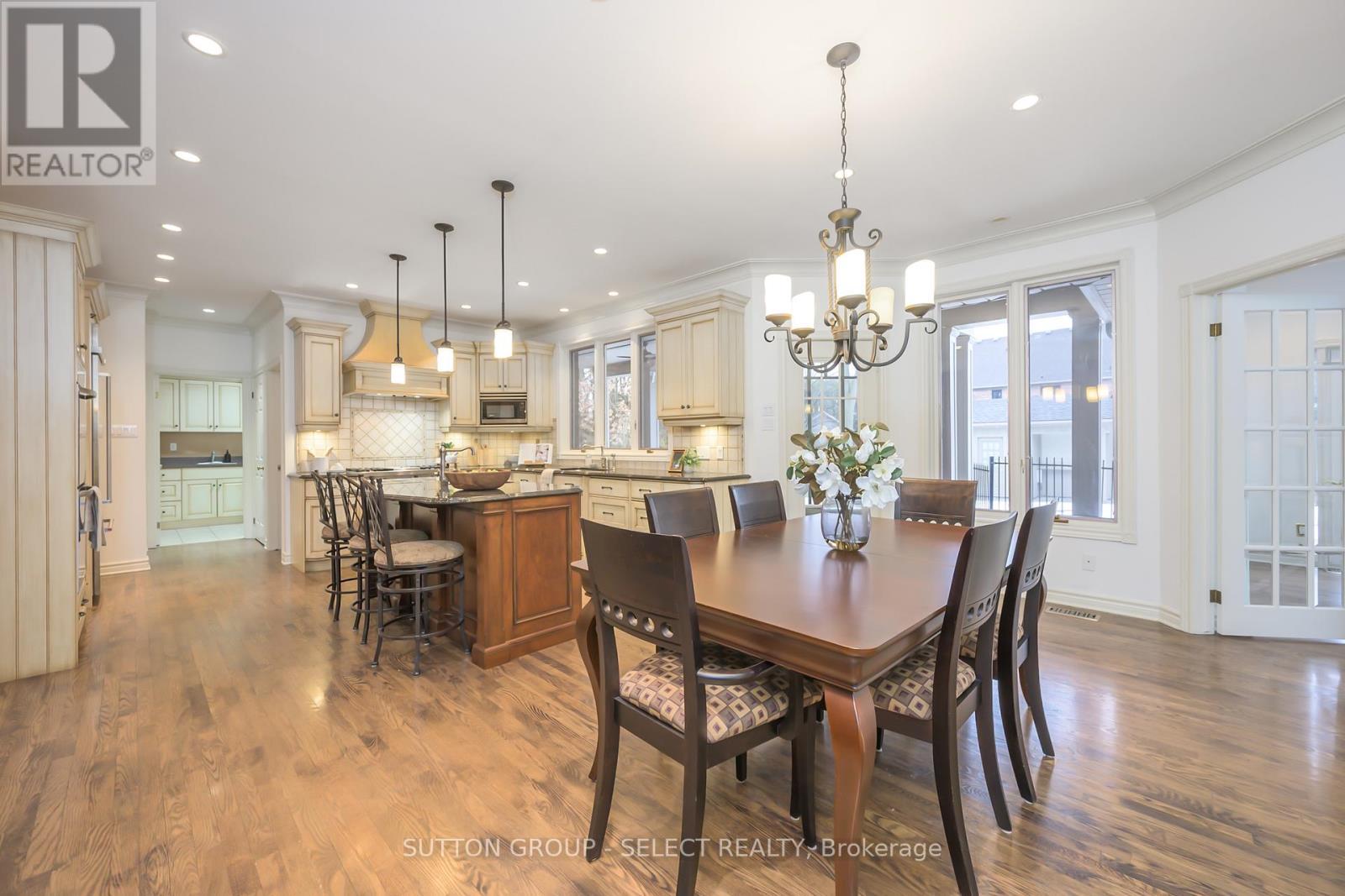 95 Highland Woods Court, London South (South P), ON - Indoor Photo Showing Dining Room