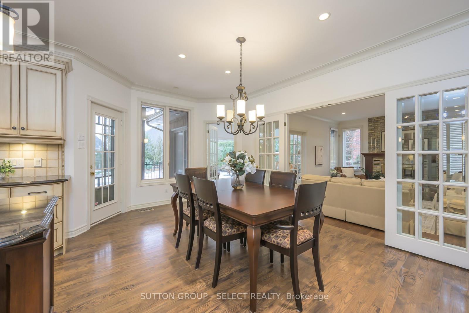 95 Highland Woods Court, London South (South P), ON - Indoor Photo Showing Dining Room