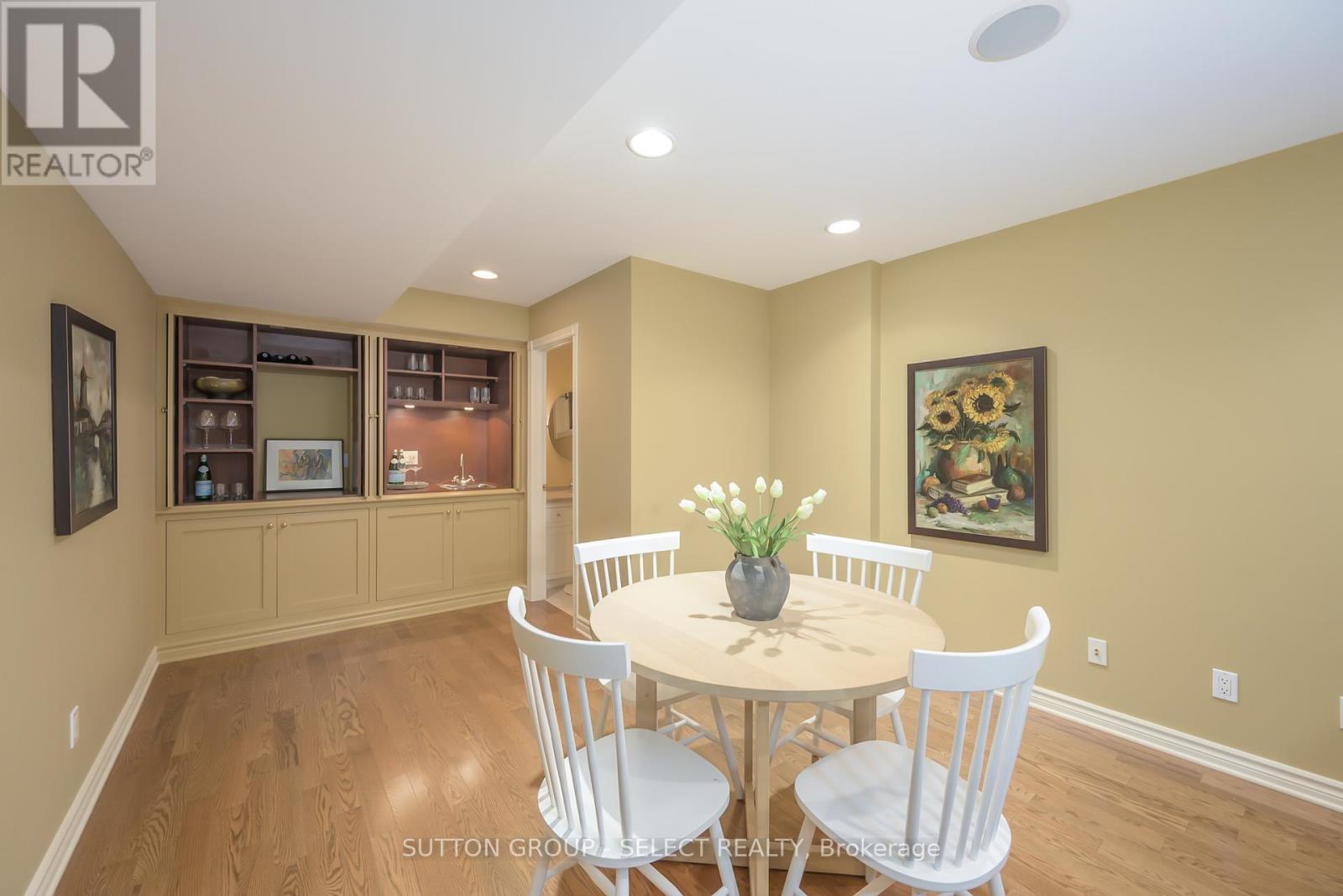 95 Highland Woods Court, London South (South P), ON - Indoor Photo Showing Dining Room
