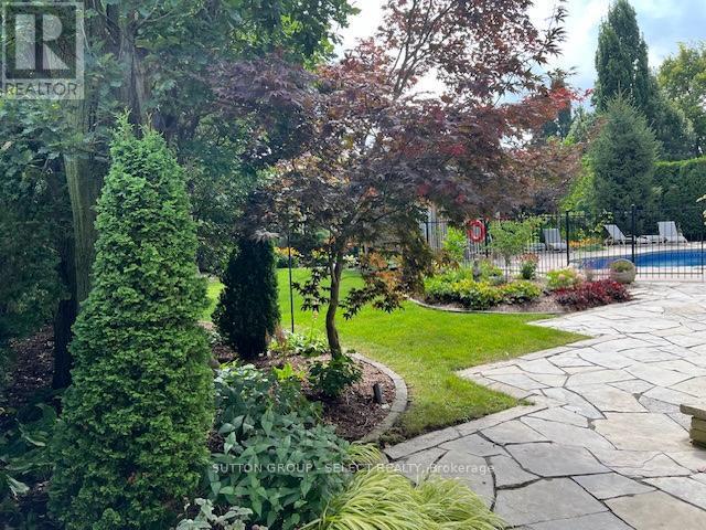 95 Highland Woods Court, London South (South P), ON - Outdoor With In Ground Pool