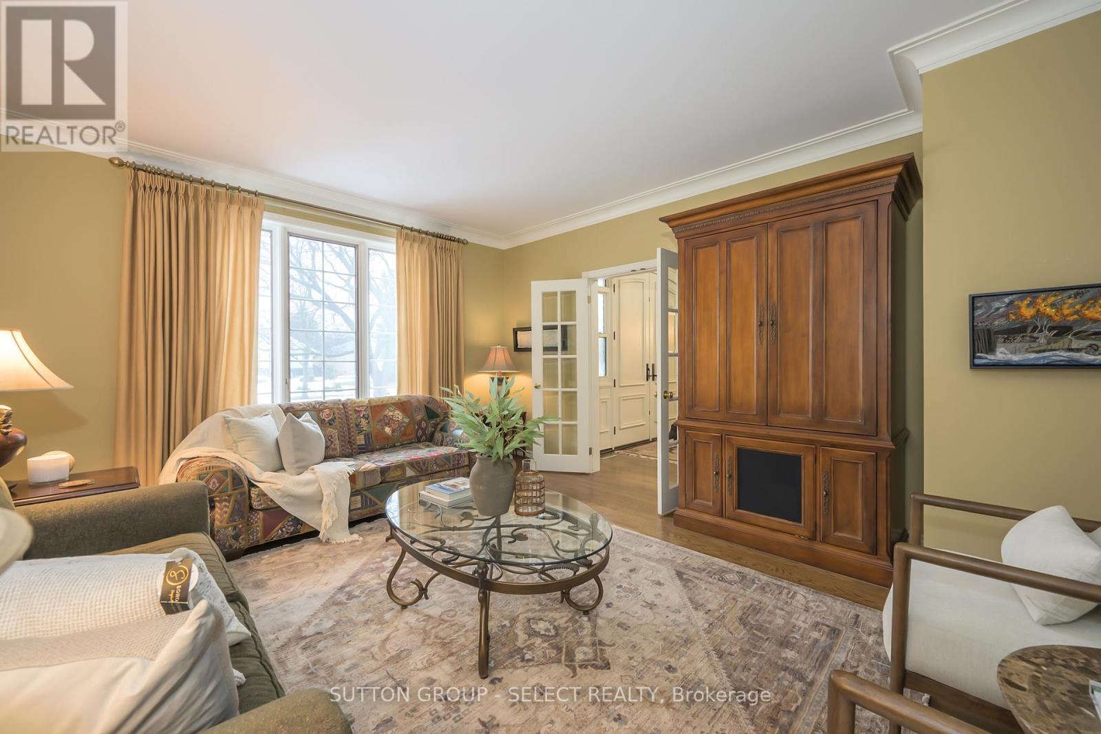 95 Highland Woods Court, London South (South P), ON - Indoor Photo Showing Living Room
