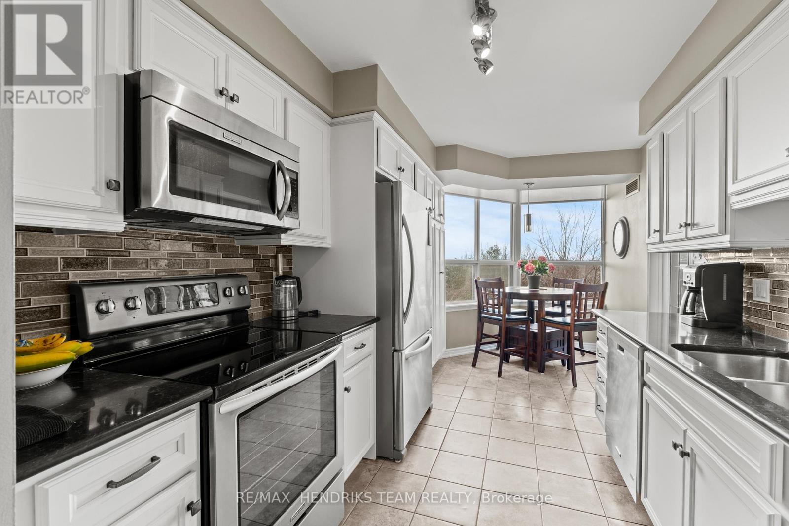 502 - 3 Towering Heights Boulevard, St. Catharines (Glendale/Glenridge), ON - Indoor Photo Showing Kitchen With Stainless Steel Kitchen With Double Sink