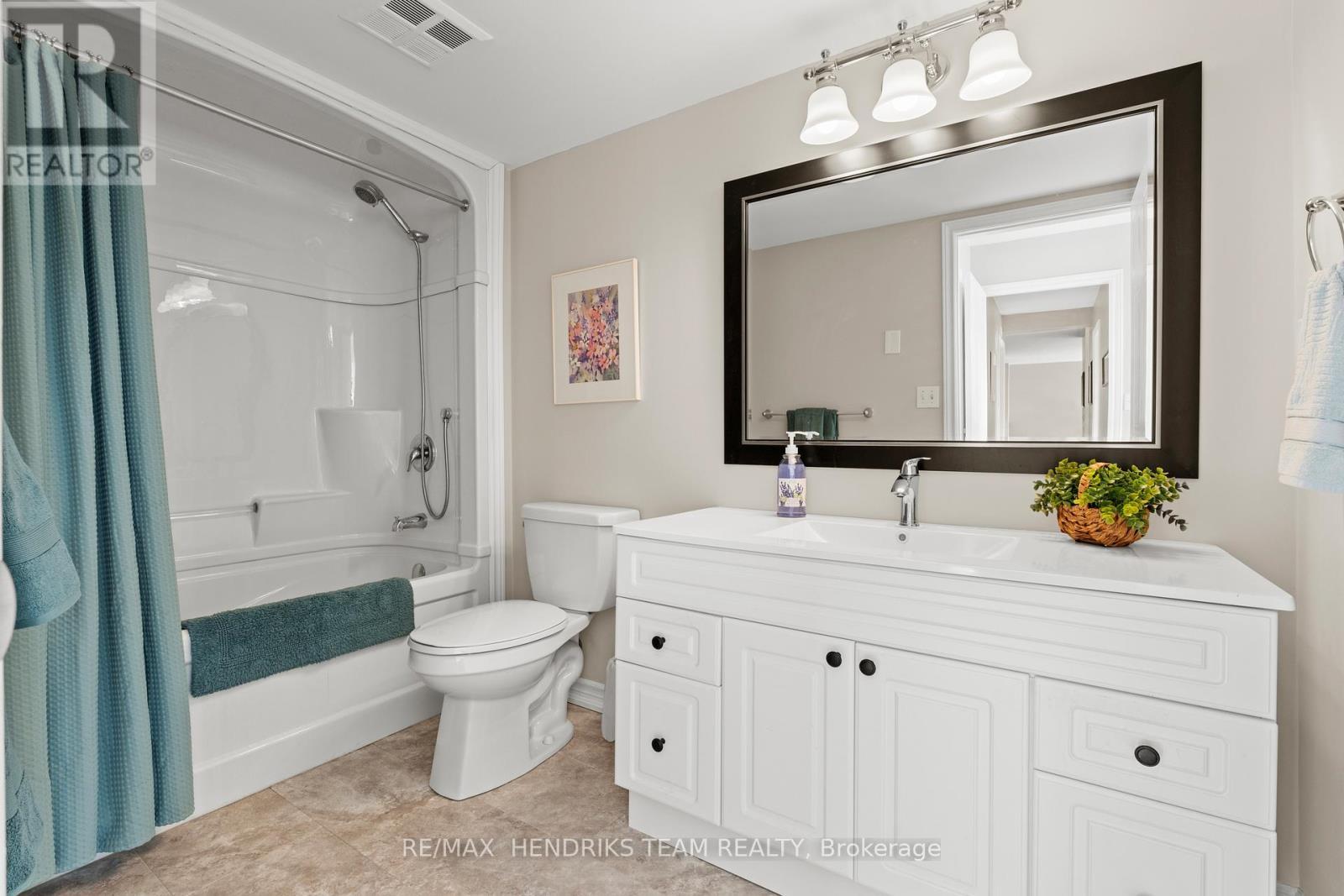 502 - 3 Towering Heights Boulevard, St. Catharines (Glendale/Glenridge), ON - Indoor Photo Showing Bathroom