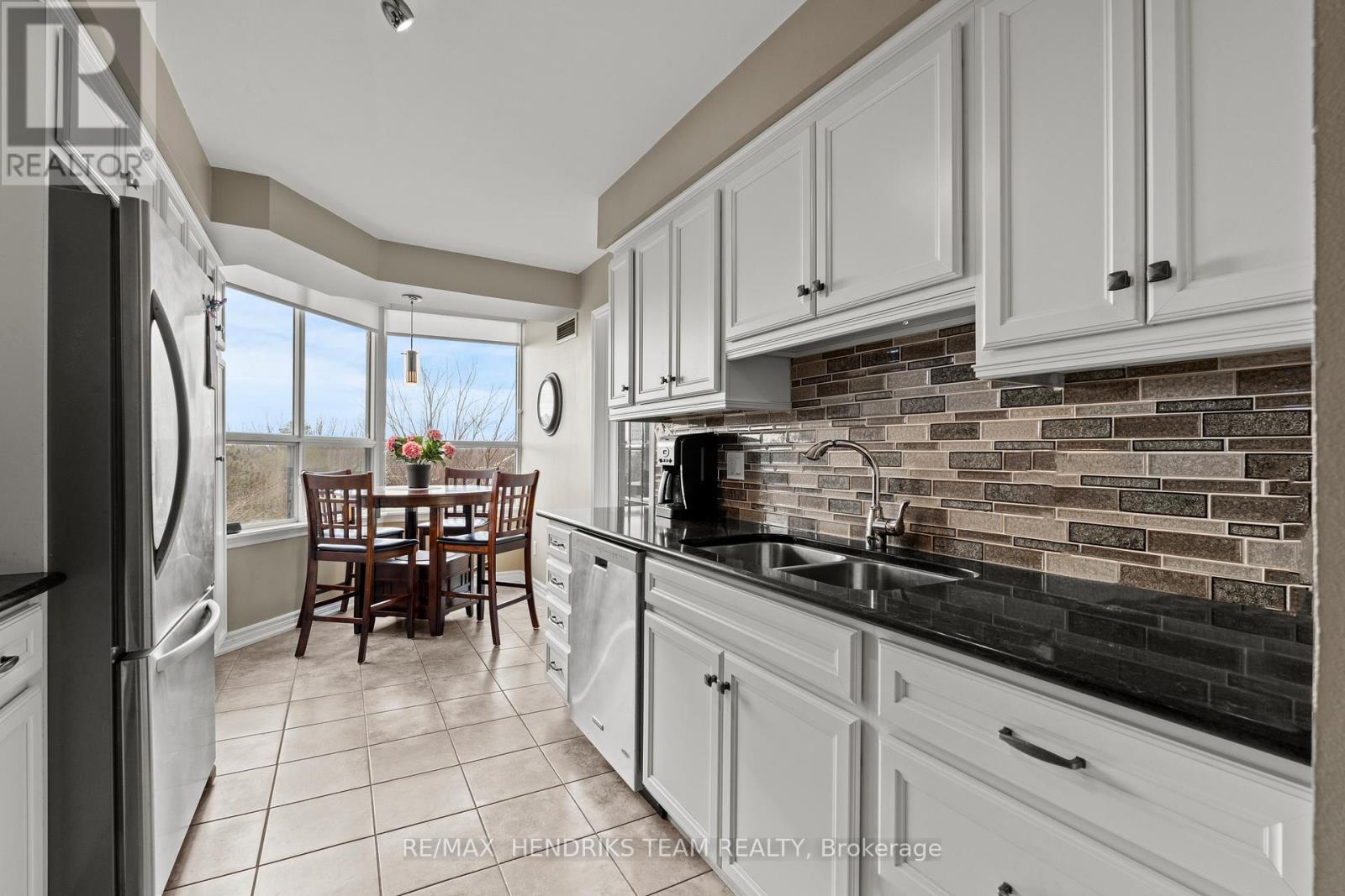 502 - 3 Towering Heights Boulevard, St. Catharines (Glendale/Glenridge), ON - Indoor Photo Showing Kitchen With Double Sink