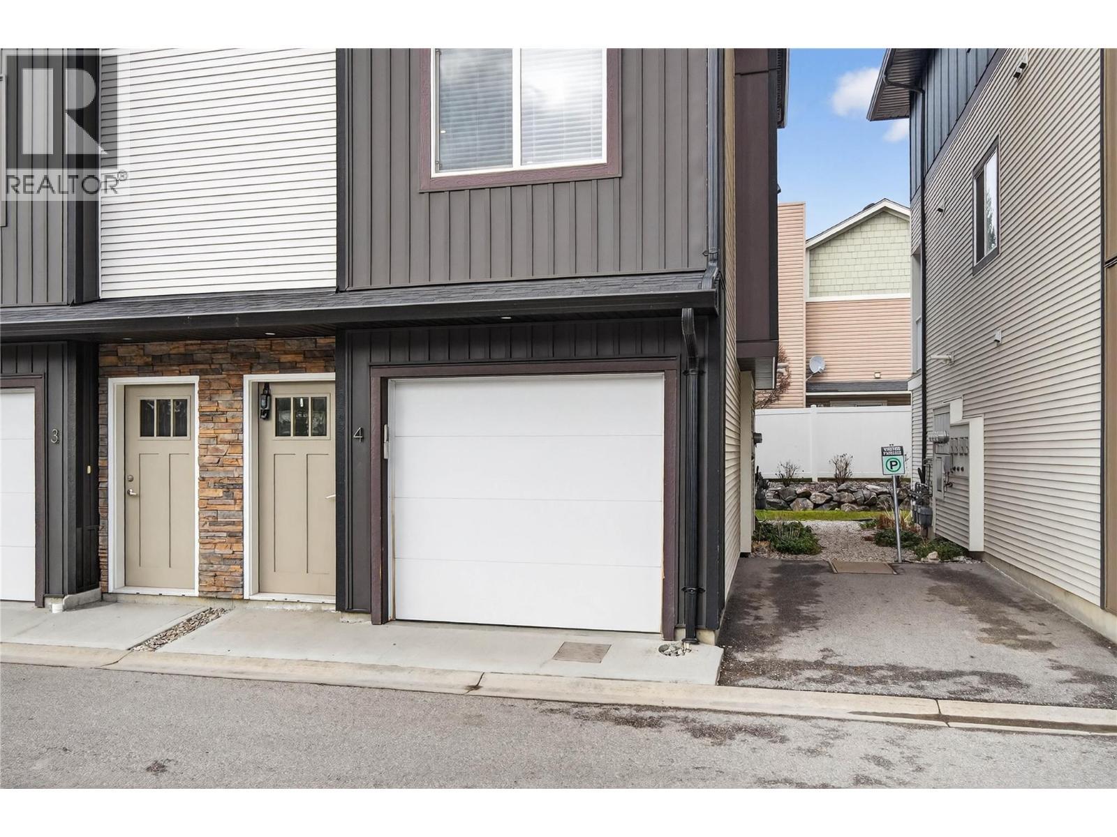 2081 11 Avenue Ne Unit# 4, Salmon Arm, BC - Outdoor With Exterior