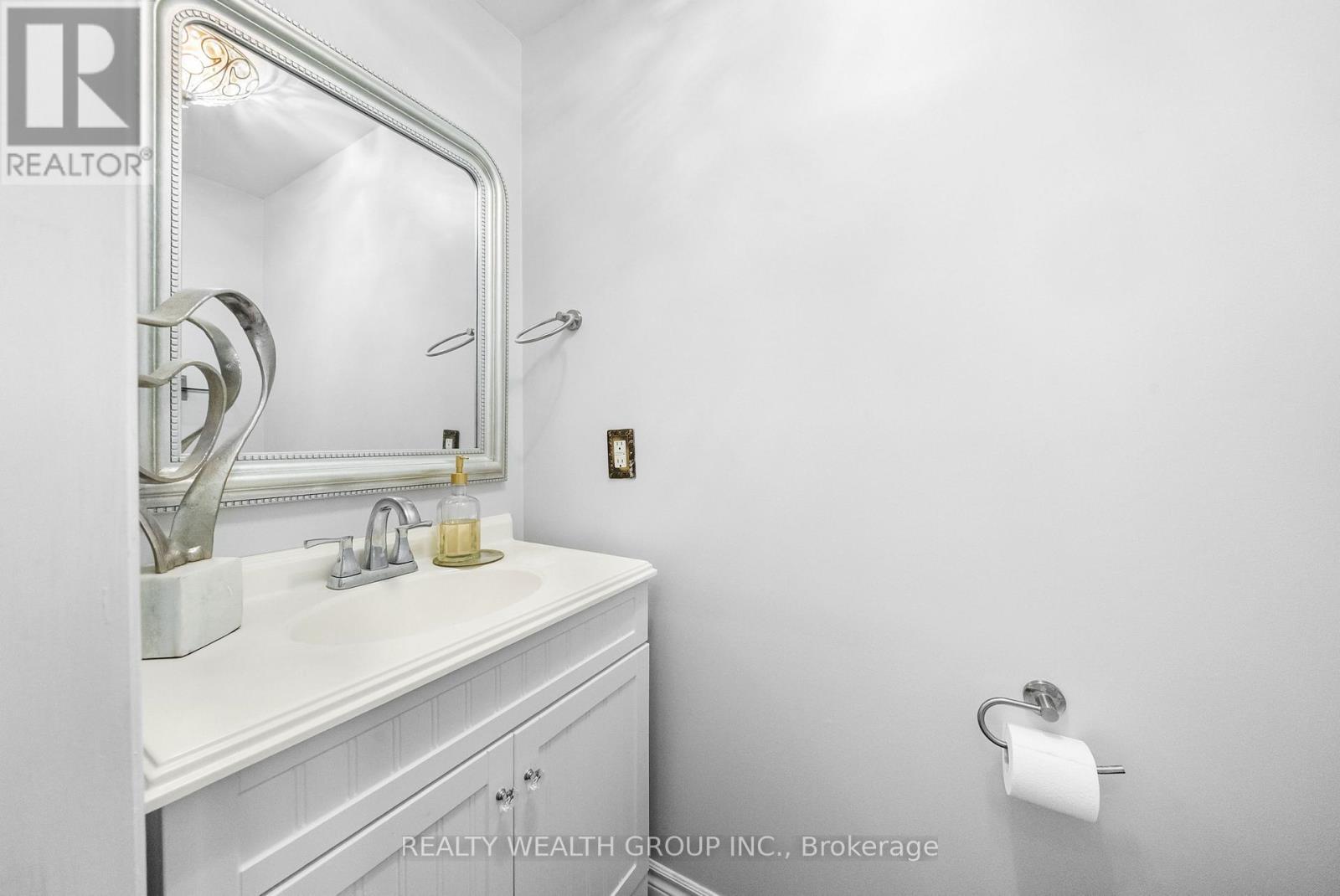 34 Castle Park Boulevard, Vaughan, ON - Indoor Photo Showing Bathroom