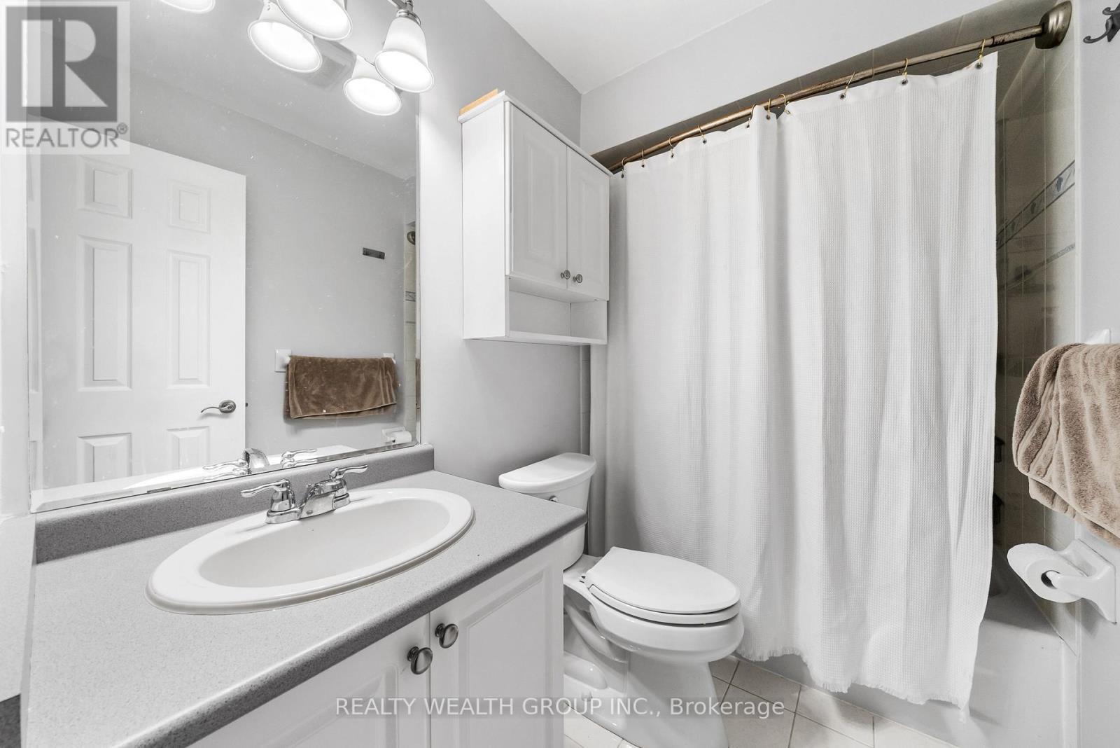 34 Castle Park Boulevard, Vaughan, ON - Indoor Photo Showing Bathroom