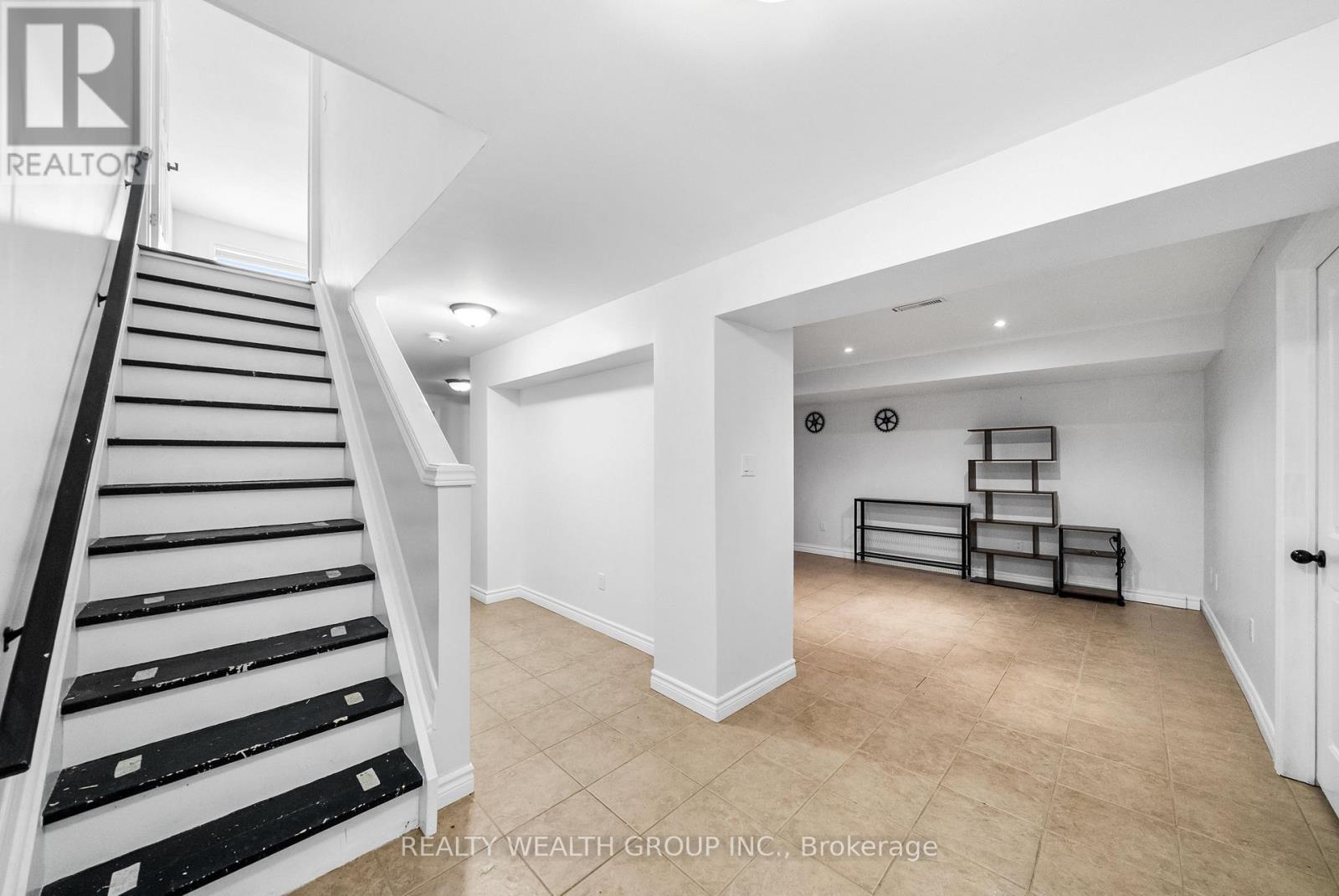 34 Castle Park Boulevard, Vaughan, ON - Indoor Photo Showing Other Room