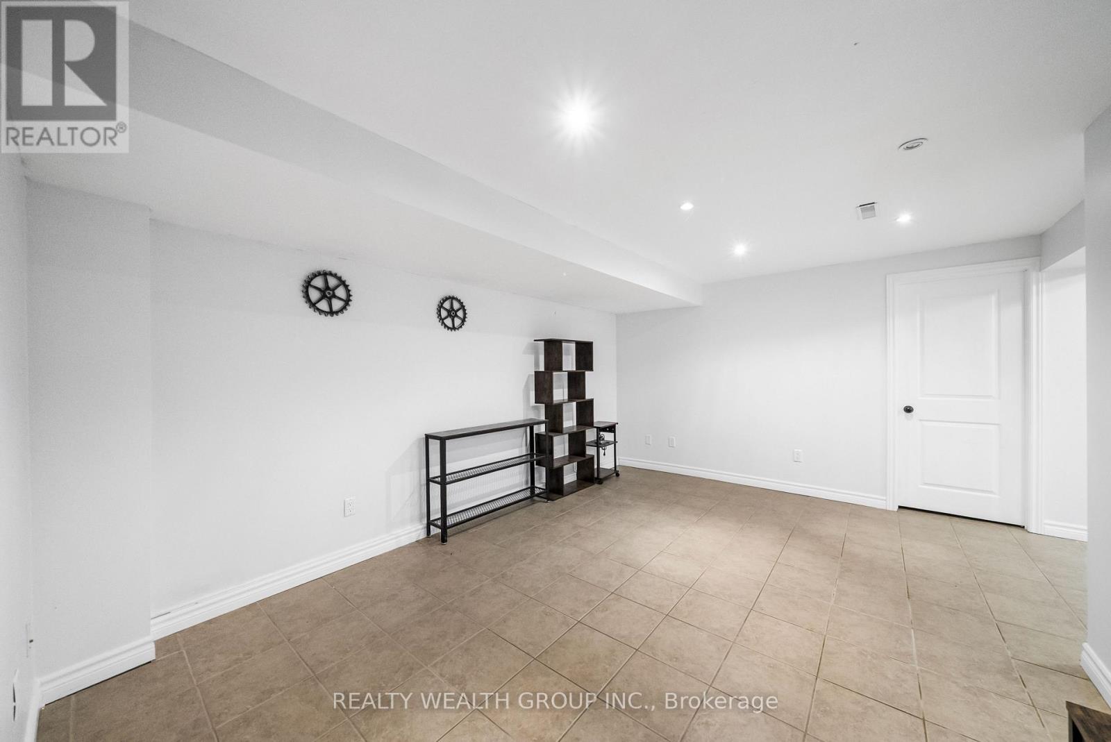 34 Castle Park Boulevard, Vaughan, ON - Indoor Photo Showing Other Room