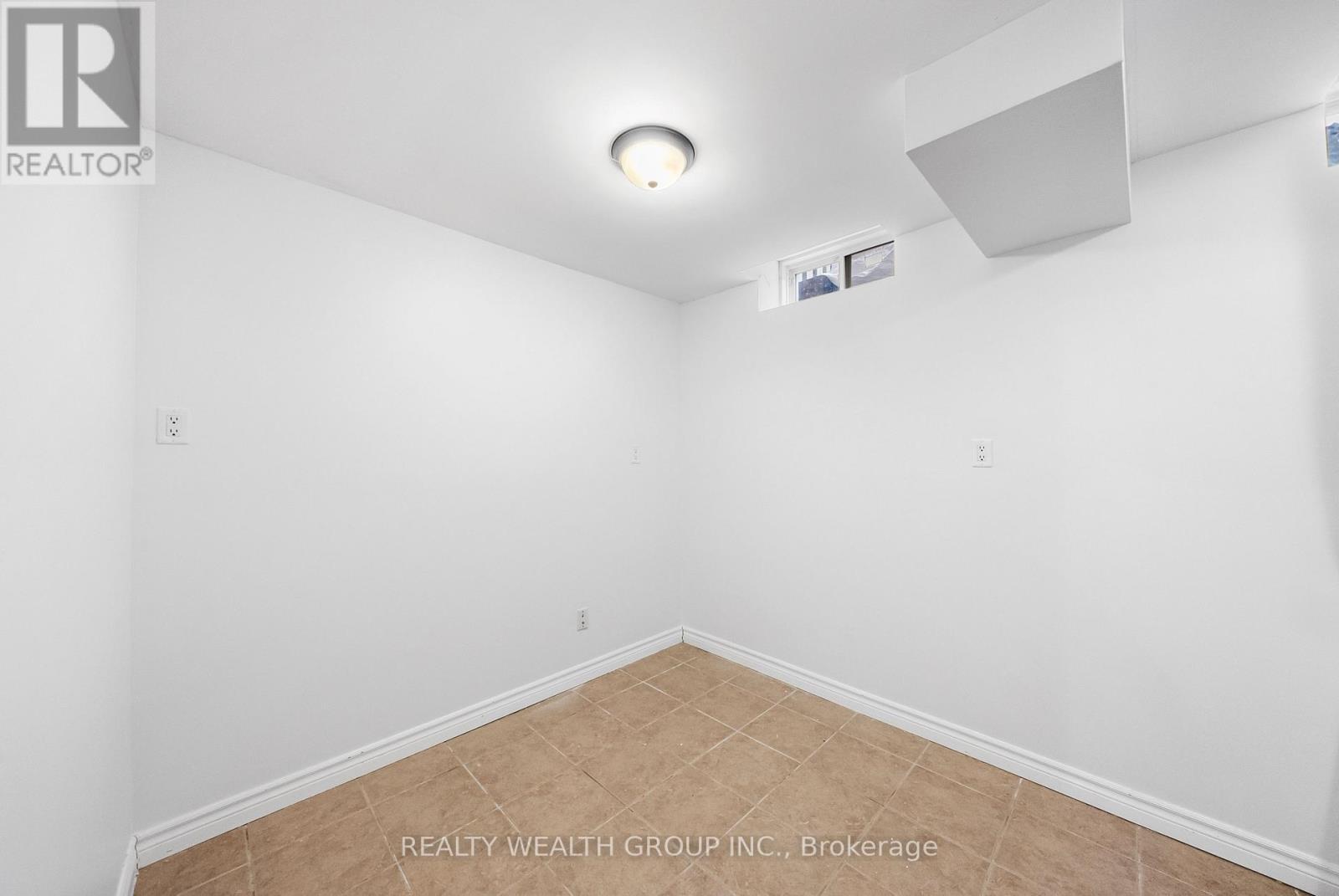 34 Castle Park Boulevard, Vaughan, ON - Indoor Photo Showing Other Room