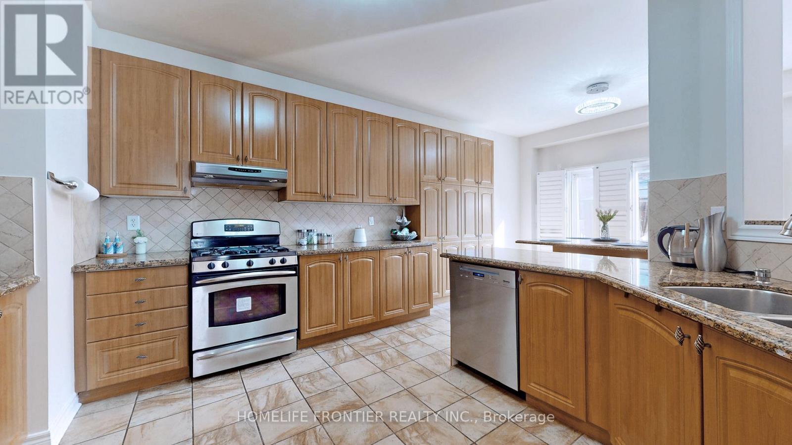5186 Doubletree Drive, Mississauga, ON - Indoor Photo Showing Kitchen